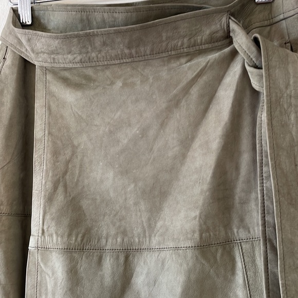 Frame khaki green suede midi wrap skirt - Picture 3 of 16
